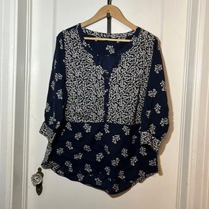 Lucky Brand Live In Love Size 2X Navy & White Floral Print High Low Peasant Top